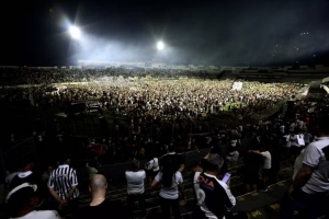 庞特普雷塔夺建队125年首个全国冠军，球迷冲场导致颁奖仪式推迟