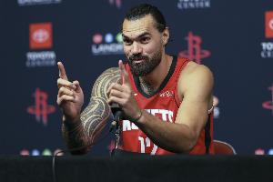 博伊尔斯：亚当斯的力量简直离谱 我还在比赛重问他是怎么训练的