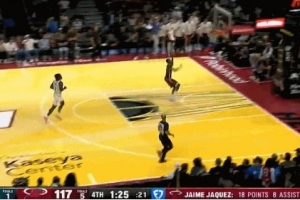 得分管理者！哈克斯长传助攻维金斯反击暴扣 维金斯个人第19分！