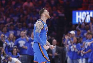 哈滕今天砍下33分19板 雷霆上一个单场30+15板的是19年威少