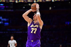 不敌残阵老鹰！曾令旭：湖人今儿这球打得无法形容 无从谈起