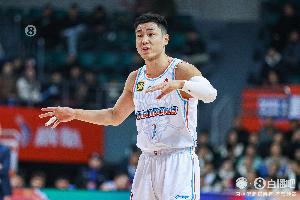 媒体人：防后卫一定是防3分 可以把罚球线放出来给高诗岩