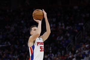 主将轮休成主炮！邓肯·罗宾逊首节三分6中4射落12分&开场三连发