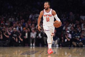 苦苦支撑！布伦森半场10中4砍全队最高16分 罚球9中7