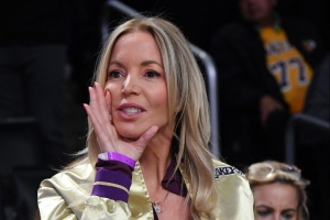 阿里纳斯：湖人为卖队找侠队要77 “我卖高价 你的市值也跟着涨”