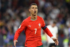 在代表葡萄牙国家队出战的第226场国际比赛中，C罗首次被红牌罚下