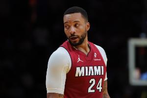 抡开了！鲍威尔最近3场场均32.7分 投篮50.8% 三分50% 罚球91.3%