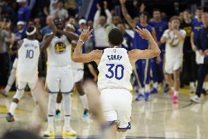 三分之王！库里47场比赛至少投进9记三分 第2的利拉德仅14场