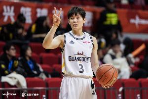 手感不佳但全能！杨力维11中2拿到7分9板6助1断