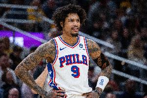 打得啥啊！乌布雷首节4中0无得分仅拿1板1助2断 空篮上飞