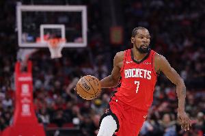 扎实立棍！杜兰特单挑卡马拉 转身后仰稳健命中