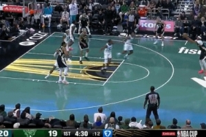 高射炮来了！特纳弧顶加长三分再进 1分钟内连中3记三分！