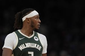 4年1.07亿啊？迈尔斯·特纳4中1得3分8板1助1帽