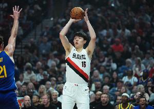 拓记：杨瀚森最大问题是没找到自己的得分方法 他需提高动作效率