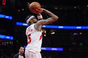 起势了！英格拉姆断球追身三分被犯规 猛龙打出11-0