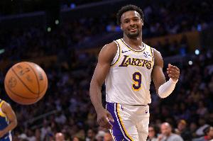 没啥贡献！布朗尼首节打4分钟仅1次三分打铁 其他数据皆为0