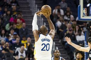 毫厘不差！霍福德加长三分压哨出手 球进灯亮