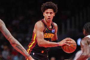 特雷·杨被偷家了！杰伦·约翰逊近3战场均26.7分12.7板9.7助3断