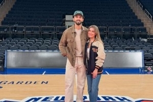 沙梅特秀晒照恩爱：我无法想象和任何其他人一起走完这段旅程