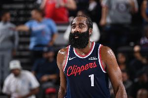 外线开炮！哈登追身三分轰进 快船完成14-0打停76人