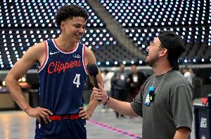 值得期待！科比·桑德斯首次首发 11中5&三分7中3砍下17分